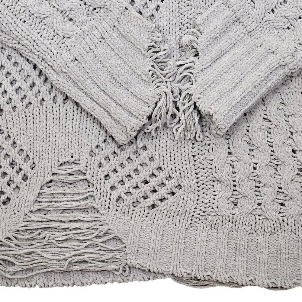 Elan Grey Cable‎ Chunky Knit Fringe Detail Front Sweater Size Medium - Picture 9 of 11